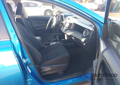 2018 Toyota Rav4 Xle z USA, uszkodzony, nr VIN JTMWFREV1JJ724891